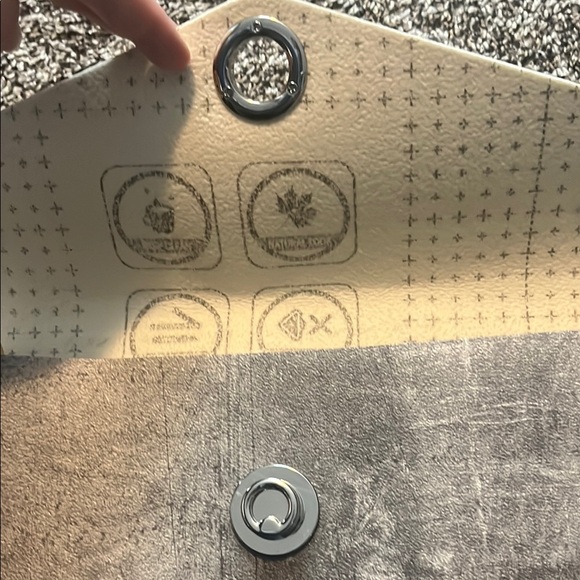 Silver Clutch - Picture 3 of 7